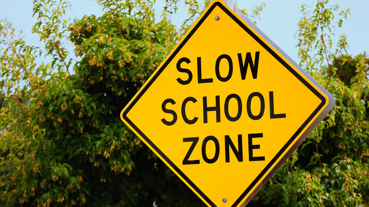 Bez trepćućih žutih svetala? Kamere u školskim zonama i dalje mogu da izdaju kazne od 100 dolara