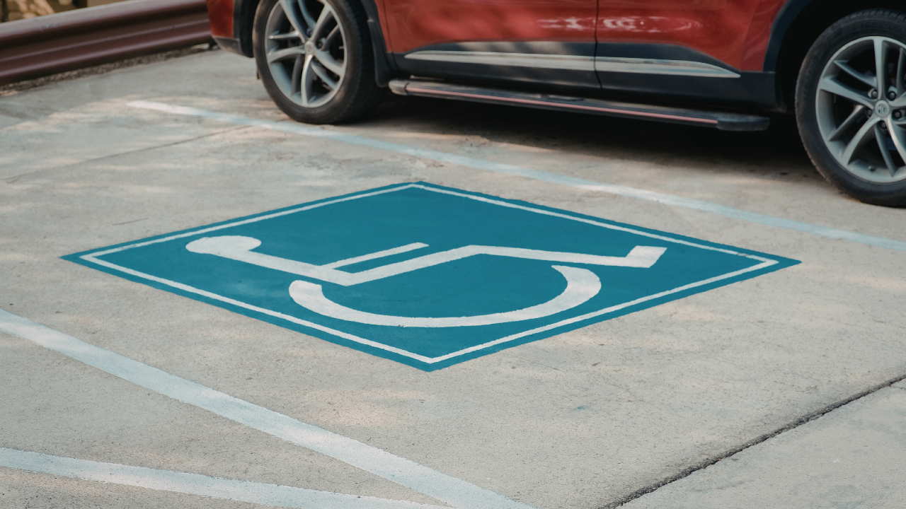 Skoro 1.000 dozvola za parkiranje osoba sa invaliditetom ukinuto zbog sumnje na zloupotrebe u Miami-Dadeu