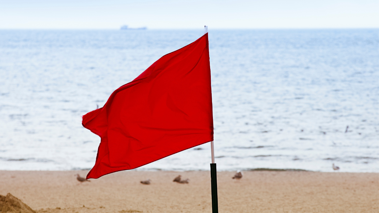 Crvene zastave upozoravaju kupače na opasne uslove na plažama Južne Floride