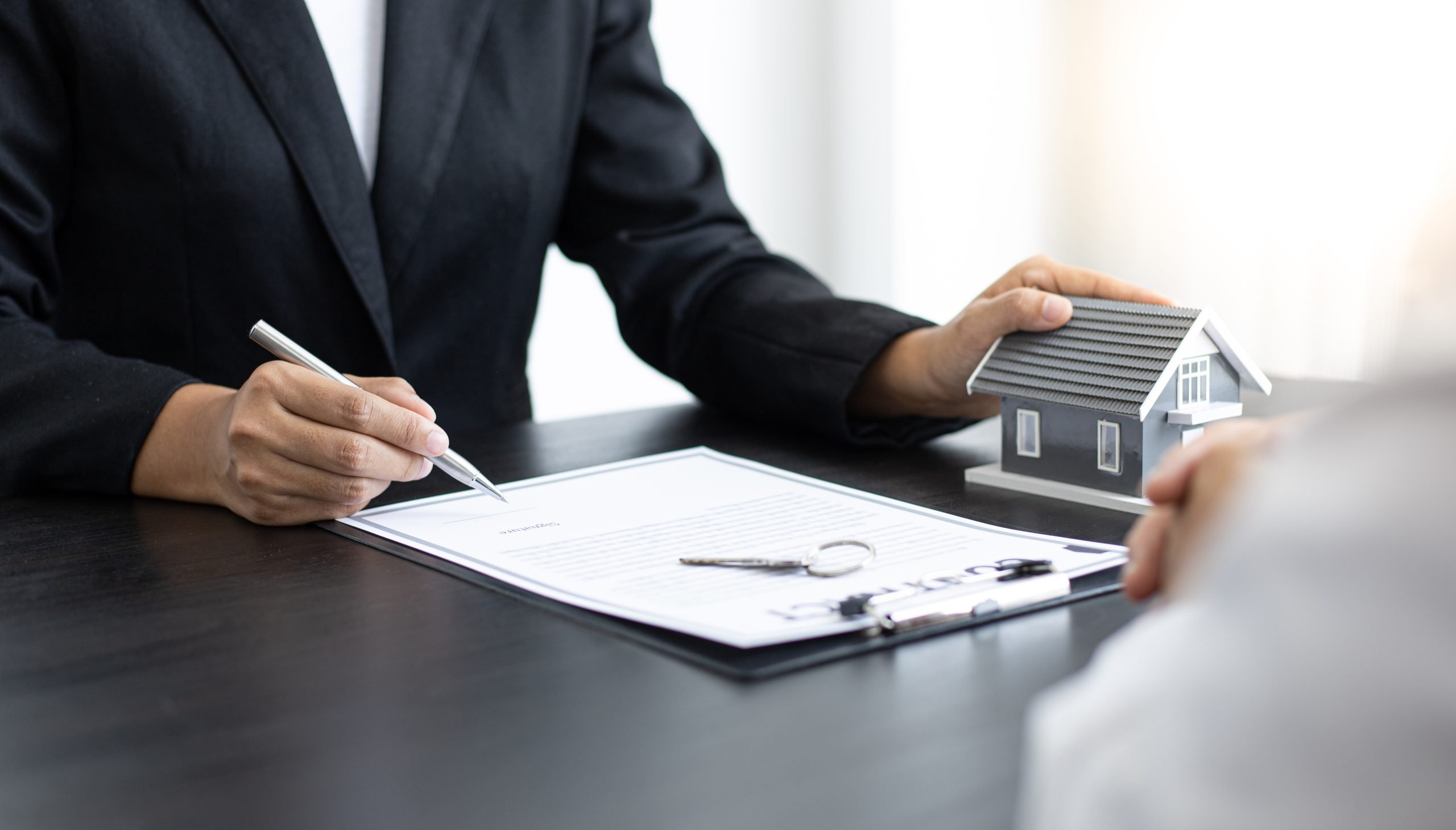 Zaglavljeni između visokih troškova i tržišta kupaca, vlasnici stanova u Južnoj Floridi trpe