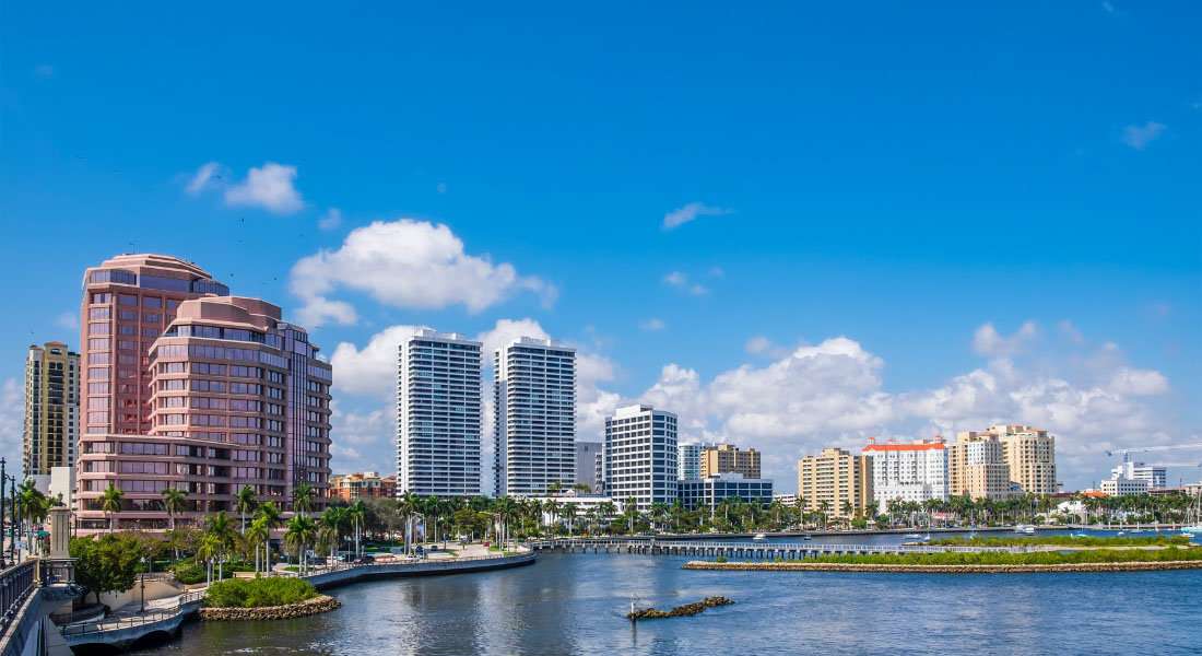 Florida privlači bogate rukovodioce i trgovce – Vest Palm Bič se brzo pretvara iz sezonskog letovališta u urbani centar