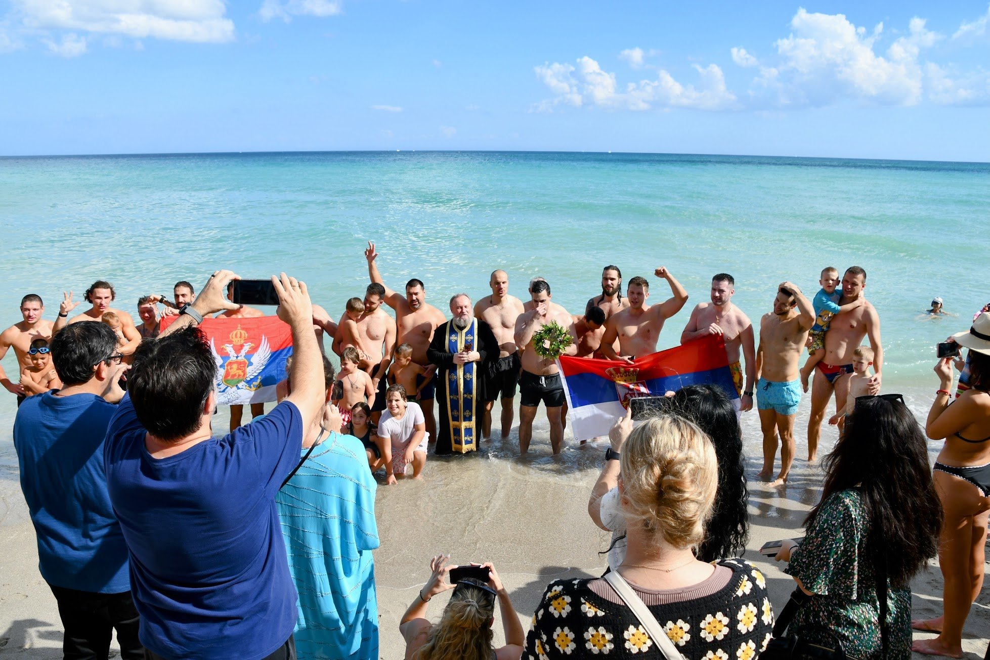 Bogojavljenje u Majamiju 2025. Srbi sa južne Floride po deveti put plivali za Časni Krst