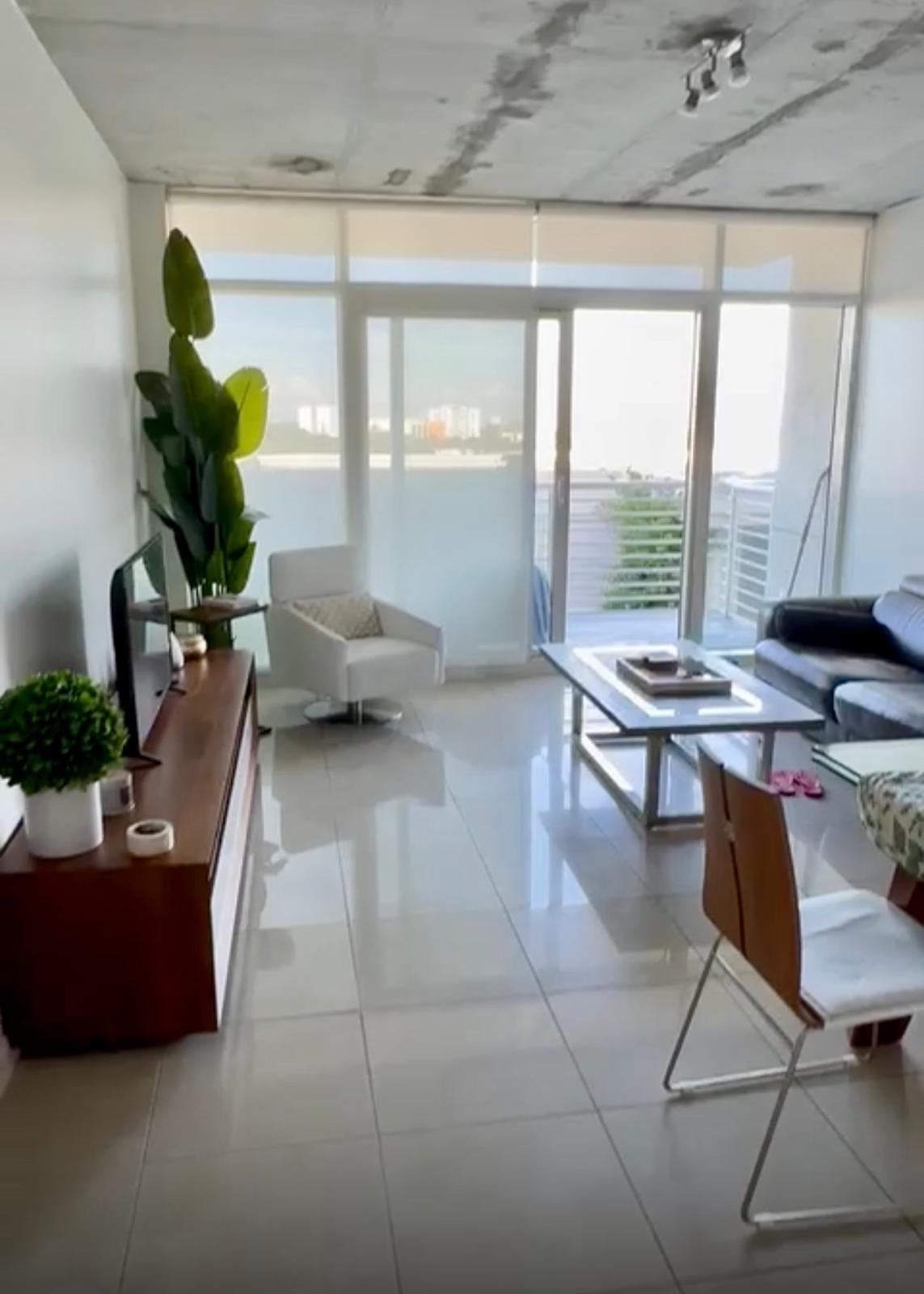 Izdajem jednosoban namešten stan u Edgewateru dostupan od 25. jula do 29. avgusta